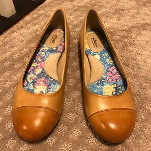 SoftWalk tan flats - never worn
